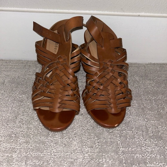Madden Girl Brown Chunky Heels Size 6.5 - Picture 2 of 5